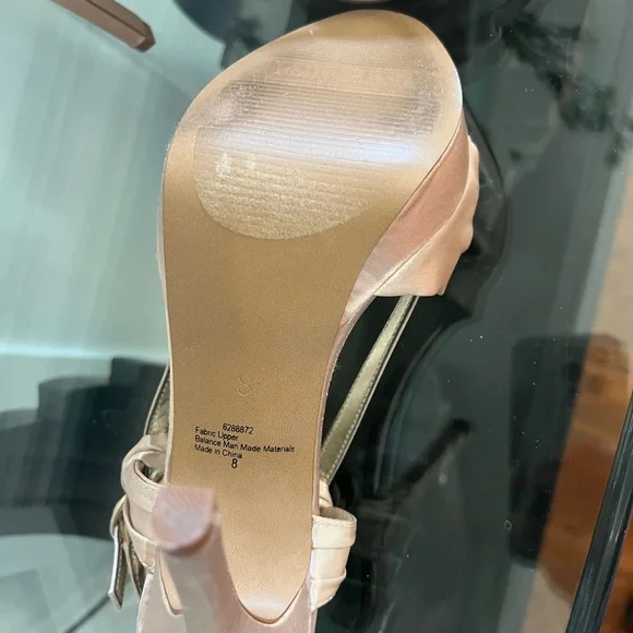 Champagne Kelly & Katie size 8 women’s satin sandal - Picture 6 of 7